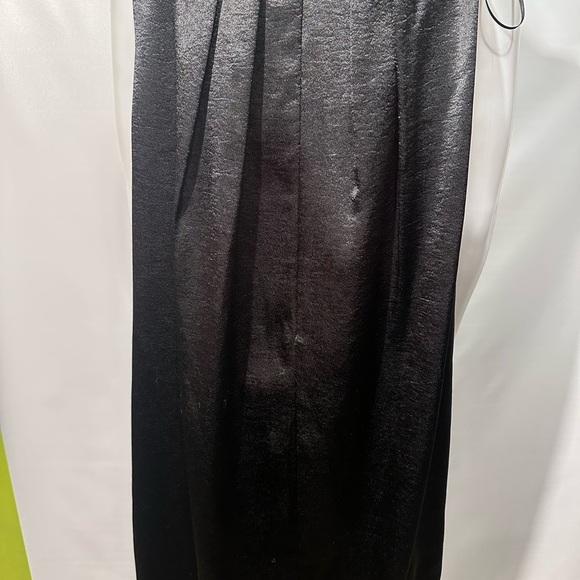 Elegant Black Sleeveless Dress - Picture 7 of 7